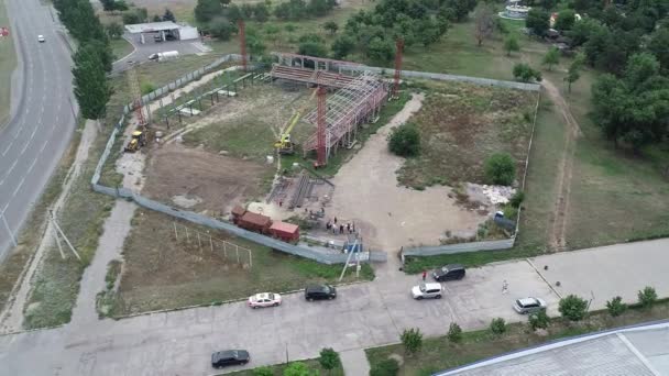 ドニプロ ウクライナだ 人々は上からの建物の眺めに立つ オフィスビルだ コテージの建設 — ストック動画