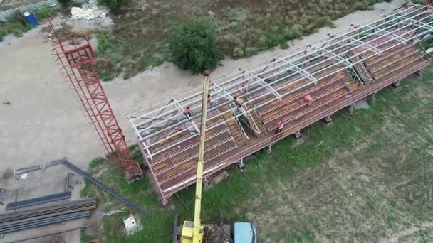 Dnjoekel Oekraïne Mensen Staan Van Bovenaf Kijken Het Kantoorgebouw Bouwen — Stockvideo