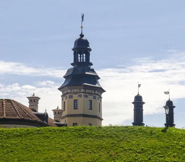 Eski bir kalenin eski kuleler — Stok fotoğraf