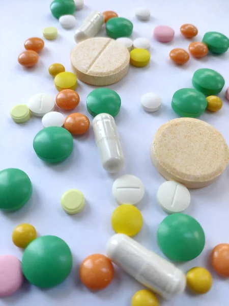 Kleurrijke Pillen Medische Achtergrond Tabletten Voorgeschreven Voor Verschillende Ziekten Gezondheidszorg — Stockfoto