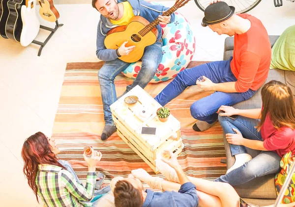 Group Friends Playing Guitar Drinking Beer Whiskey Home Happy Young — Stock Photo, Image