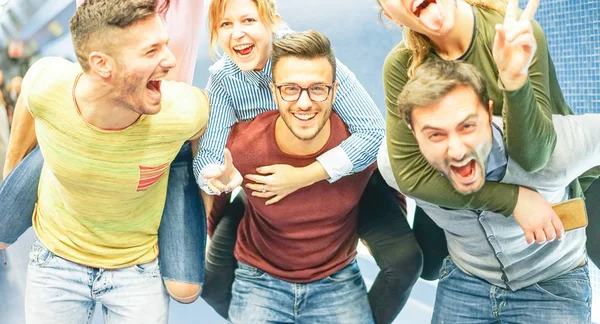 Group Friends Having Fun Underground Station Men Piggybacking Girlfriends Young — Stock Photo, Image