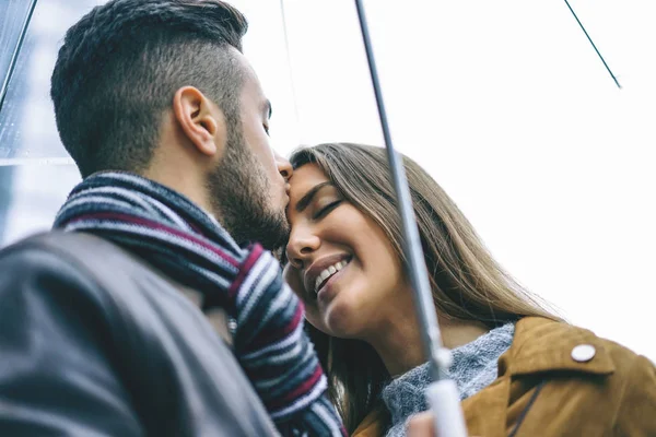 Happy Couple Kissing Umbrella Rainy Day Handsome Man Kiss His — Stock Photo, Image