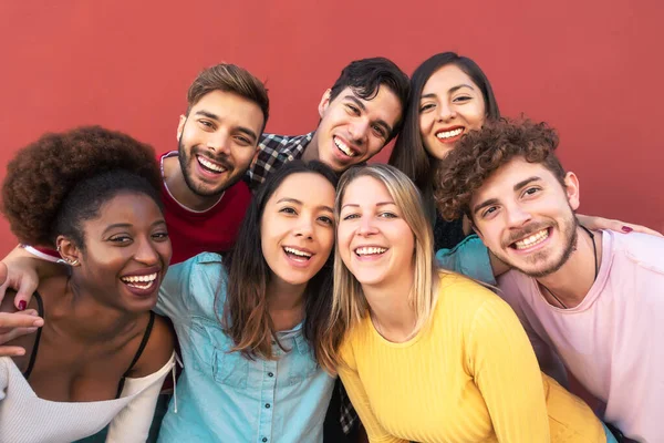 Groep Multiraciale Mensen Hebben Plezier Buiten Gelukkig Gemengd Ras Vrienden — Stockfoto