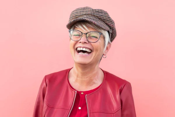 Wanita Senior Yang Senang Bersenang Senang Luar Ruangan Orang Dewasa — Stok Foto