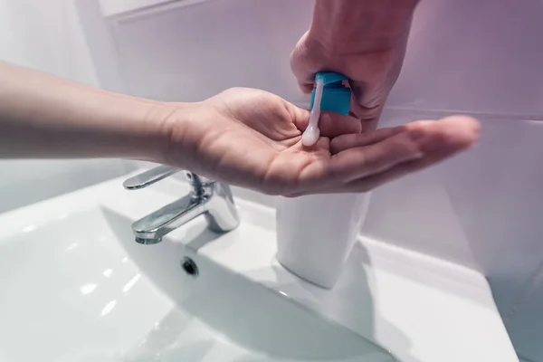 Spălarea Mâinilor Săpun Lichid Pentru Prevenirea Oprirea Răspândirii Virusului Coronei — Fotografie, imagine de stoc