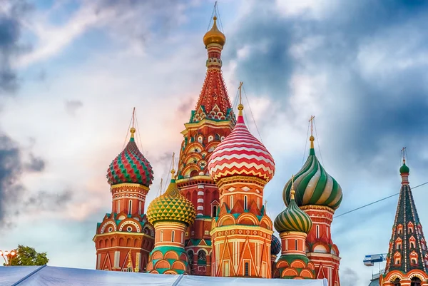 Catedral de São Basílio na Praça Vermelha em Moscou, Rússia — Fotografia de Stock