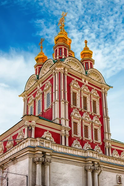 Igreja Ortodoxa dentro do convento Novodevichy, marco icônico em Moscou, Rússia — Fotografia de Stock