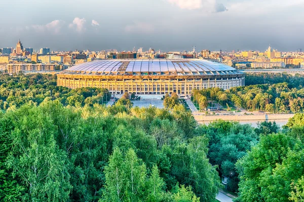 Εναέρια θέα του σταδίου Λουζνίκι από τους λόφους σπουργίτι, Μόσχα, Ρωσία — Φωτογραφία Αρχείου
