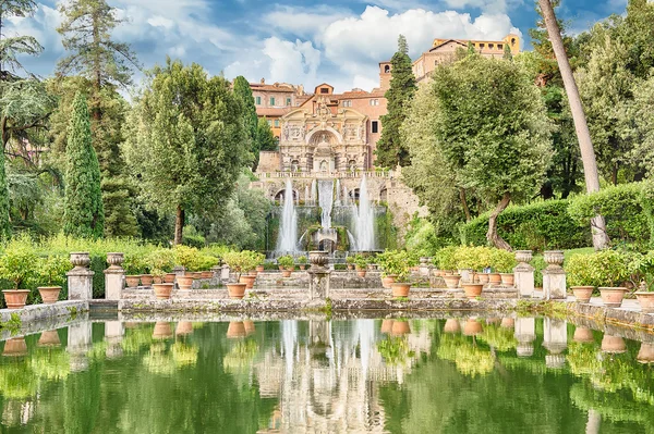 Fish ponds and fountain of Neptune, Villa d'Este, Tivoli, Italy — Stock Photo, Image