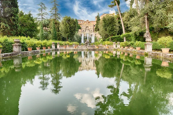 Estanques de peces y fuente de Neptuno, Villa d 'Este, Tivoli, Italia — Foto de Stock