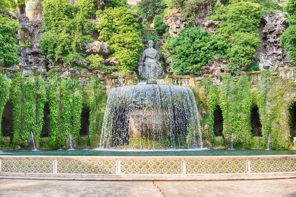 Oval çeşme Villa d'Este, Tivoli, İtalya — Stok fotoğraf