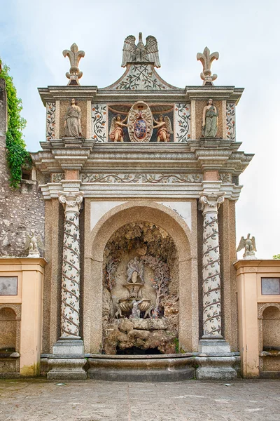 Gården i fontänen en uggla, Villa d'Este, Italien — Stockfoto