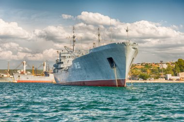 Karadeniz filosu savaş gemileri Sevastopol Bay, Crimea quay içinde