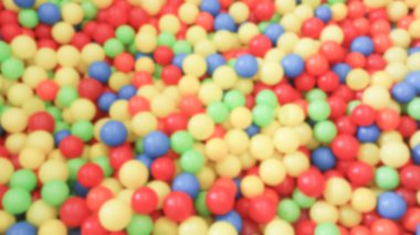Çocuk Bahçesi renkli plastik topları ile ufuk arka plan