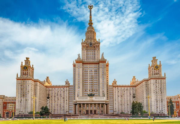 Moskova, Rusya'nın bina Lomonosov Devlet Üniversitesi — Stok fotoğraf