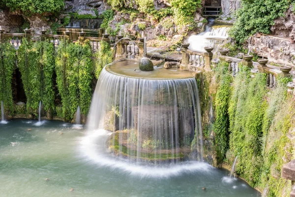 Oval çeşme Villa d'Este, Tivoli, İtalya — Stok fotoğraf