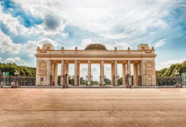Ana giriş kapısı Gorki Parkı, Moskova, Rusya Federasyonu