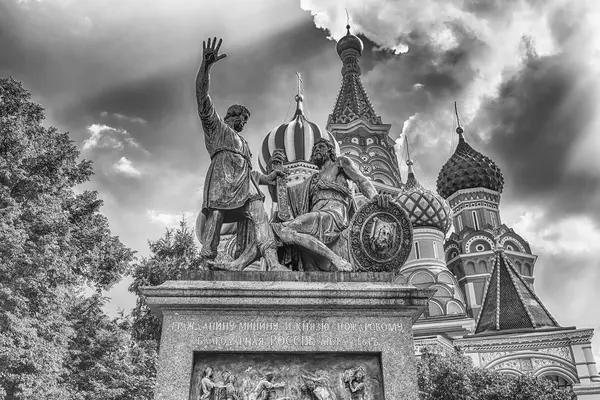 Saint Basil's Cathedral on Red Square in Moscow, Russia — Stock Photo, Image