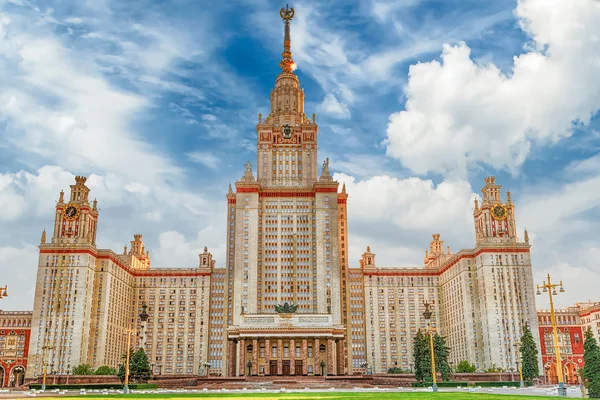 Moskova, Rusya'nın bina Lomonosov Devlet Üniversitesi — Stok fotoğraf