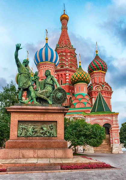 Saint Basil's Cathedral on Red Square in Moscow, Russia — Stock Photo, Image