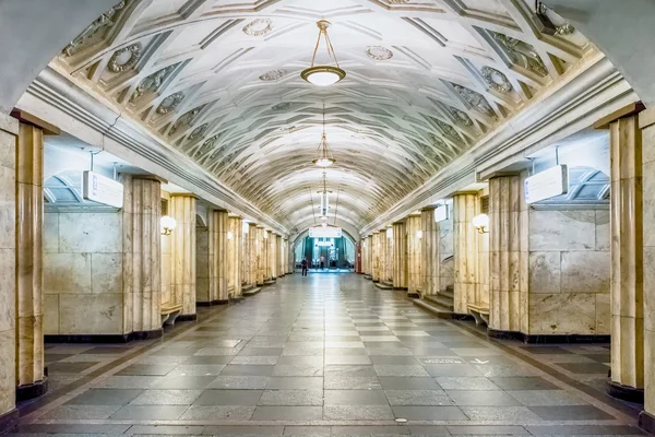 Belsejében Teatralnaya metrómegálló Moszkvában, Oroszország — Stock Fotó