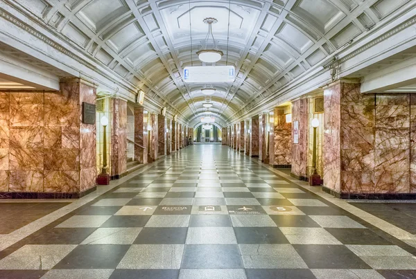 Moskova Belorusskaya metro istasyonunun iç, Rusya
