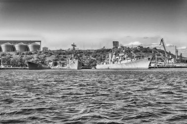 24 AĞUSTOS 2016: Rıhtımda duran Sovyet ve Rus Karadeniz Filosu savaş gemileri
