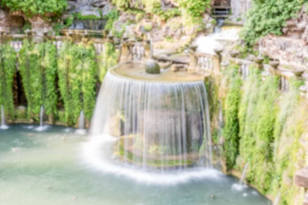 Fond déconcentré avec fontaine ovale à Villa d'Este, Tivoli, Italie — Photo