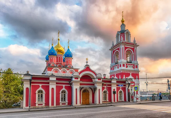 Igreja de São Jorge no centro de Moscou, Rússia — Fotografia de Stock