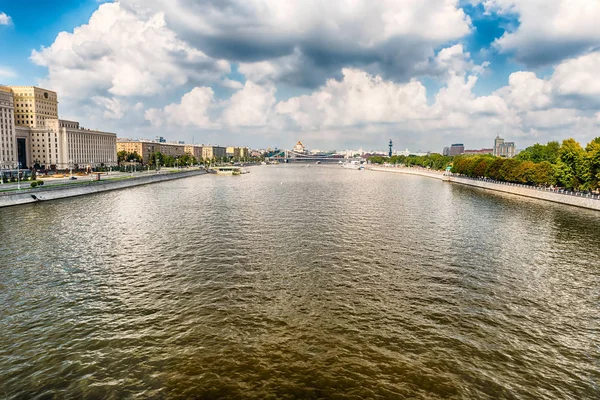 Letecký pohled na řeku Moskva v centru Moskvy, Rusko — Stock fotografie