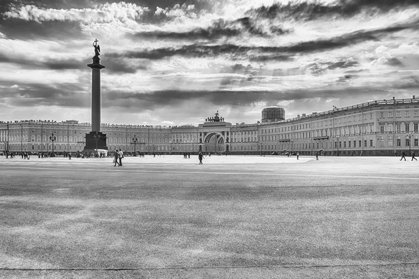 Blick auf den Schloßplatz in St. petersburg, Russland — Stockfoto