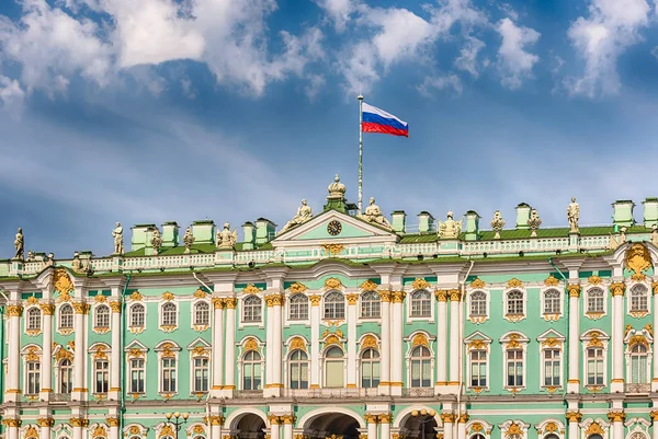 Fachada do Palácio de Inverno, Museu Hermitage, São Petersburgo, Rússia — Fotografia de Stock