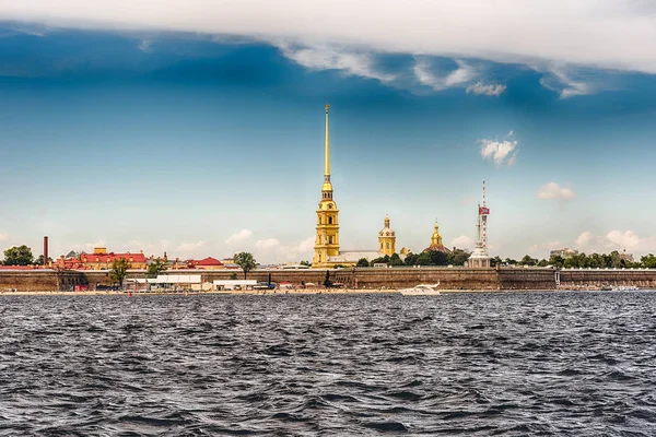 Widok z Piotra i Pawła twierdza, st. petersburg, Federacja Rosyjska — Zdjęcie stockowe