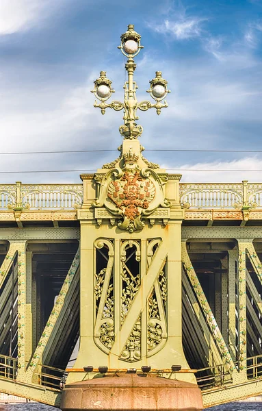 详细的三位一体桥上涅瓦河，圣彼得堡，俄罗斯 — 图库照片