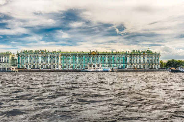 Vista do Palácio de Inverno, Museu Hermitage, São Petersburgo, Rússia — Fotografia de Stock