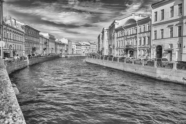 Doğal görünümü üzerinde Moika nehir dolgu, St. Petersburg, Rusya Federasyonu — Stok fotoğraf