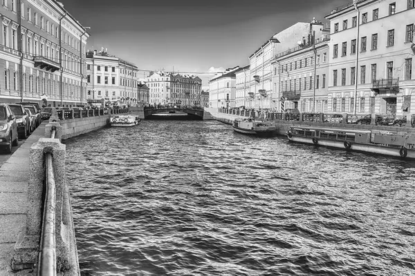风景秀丽景色 Moyka 河堤，圣彼得堡，俄罗斯 — 图库照片