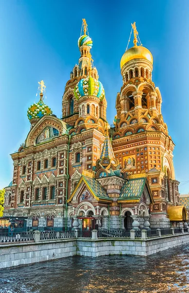 Kyrkan av Frälsaren på utspillt blod, st petersburg, Ryssland — Stockfoto