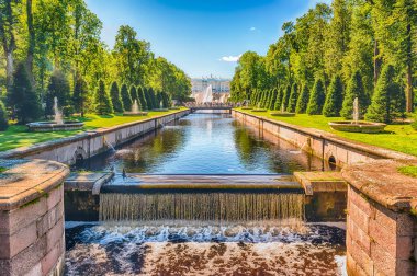 Peterhof bahçeleri, Rusya'nın deniz kanal üzerinden görünüm