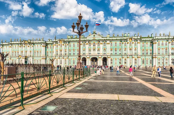 A homlokzat a téli palota, Hermitage Museum, St. Petersburg, Oroszország — Stock Fotó