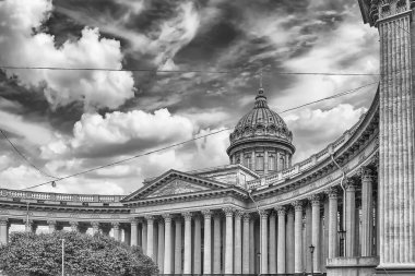 Cephe ve sütunlu Kazan Katedrali, St Petersburg, Rusya