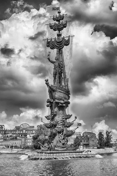Pedro el Grande Estatua sobre el río Moskva, Moscú, Rusia — Foto de Stock