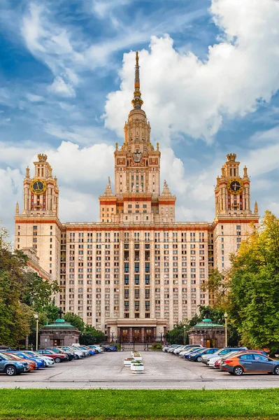 Ломоносов державний університет будівлі в Москві, Росія — стокове фото
