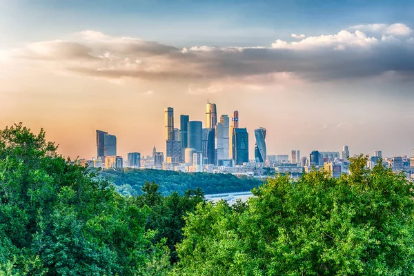 Malerischer Blick auf das internationale Geschäftszentrum der Stadt Moskau, Russland — Stockfoto