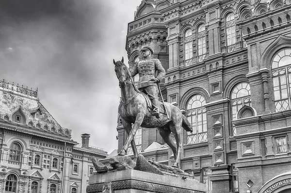 Estátua do marechal Zhukov fora do Museu Histórico Estadual, Moscou, Rússia — Fotografia de Stock