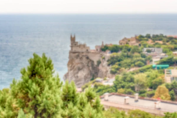 Sfondo sfocato con nido di rondine, castello panoramico vicino a Yalta, Crimea — Foto Stock