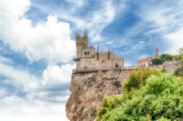 Fondo desenfocado con nido de golondrina, castillo escénico cerca de Yalta, Crimea —  Fotos de Stock