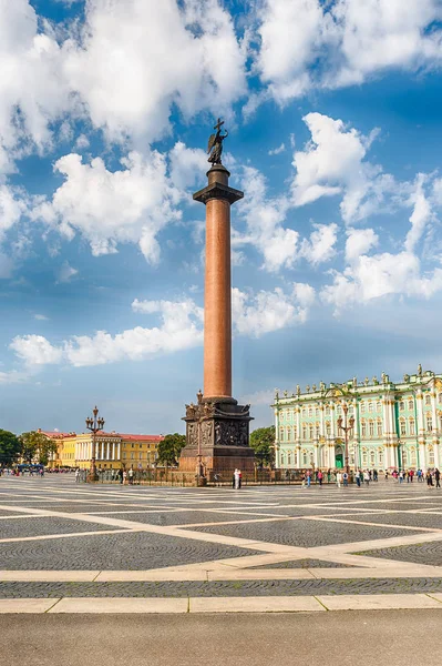 Alexander Column in Palace Square, São Petersburgo, Rússia — Fotografia de Stock