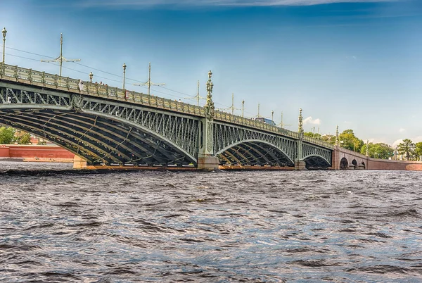 Trinity Köprüsü Neva nehrinde, St. Petersburg, Rusya Federasyonu